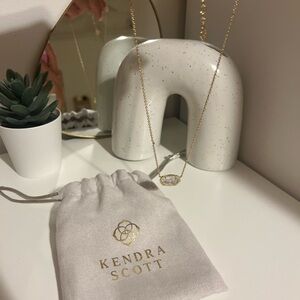 Kendra Scott necklace beautiful rhinestone!